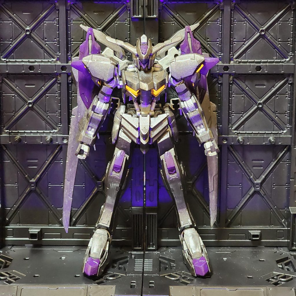 光の加減で、上の写真だとシルバーっぽく見えますが