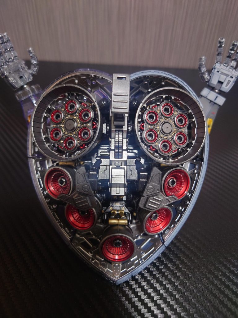 割と細かく筆塗りで内部メカ塗りましたがほとんど見えない🤣