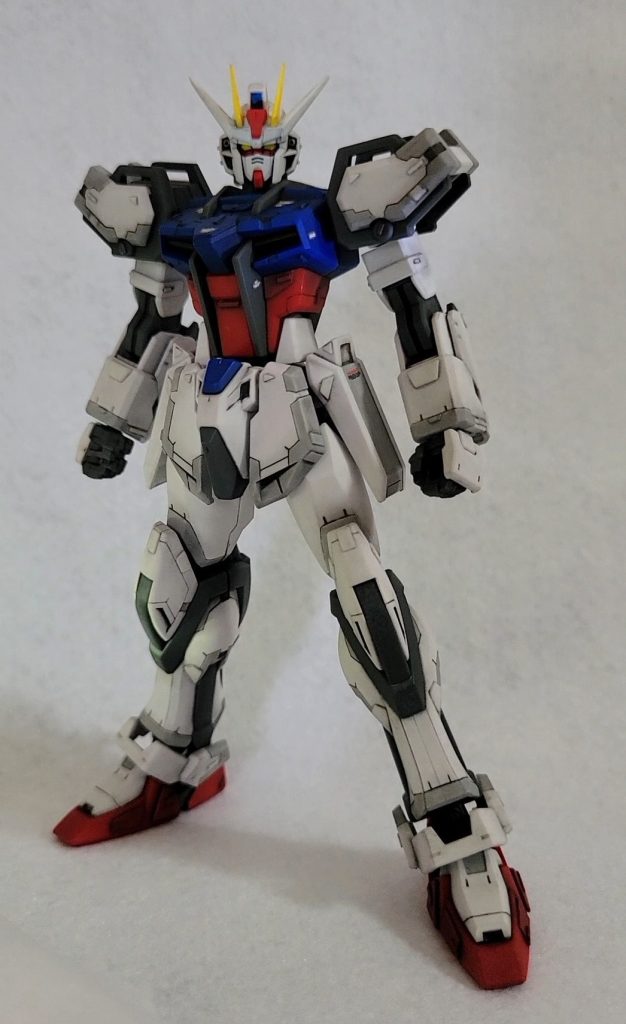 今回もディテール追加と部分塗装仕上げです。最近のガンプラってエッジとかしっかり立ってて、完成度高いですよね！ちょい古めのデュエル作ってたんですが、思うように形に出来ず、EGに逸れちゃいましたぁ。