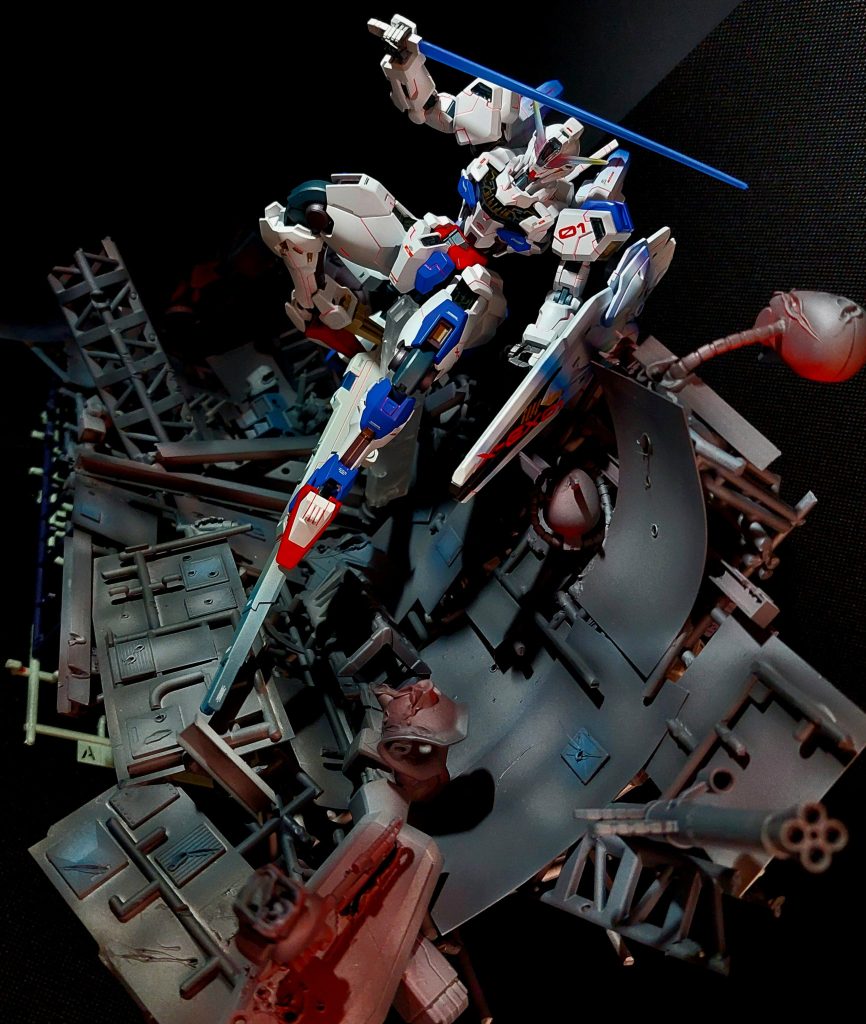 独特な《しなやか》で少し丸みのあるフォルムの中に少し恐ろしさを感じたのでその《恐ろしさ》を強調するためにスミ入れを蛍光レッドを使って際立たせ各所に青をグラデーションで入れて柔らかくしつつ、冷たさを表現してみました( ・`д・´)