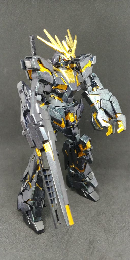 ツノ、襟部はＧゴールドサイコフレーム部はイエローゴールドゴールドとイエローゴールドにちゃんと色の差が出るように写真ではわかりづらいが、結構ちゃんとイエローゴールドはオレンジっぽくなってます。イエローゴールドにはその上からイエローのＧマーカークリアー光沢