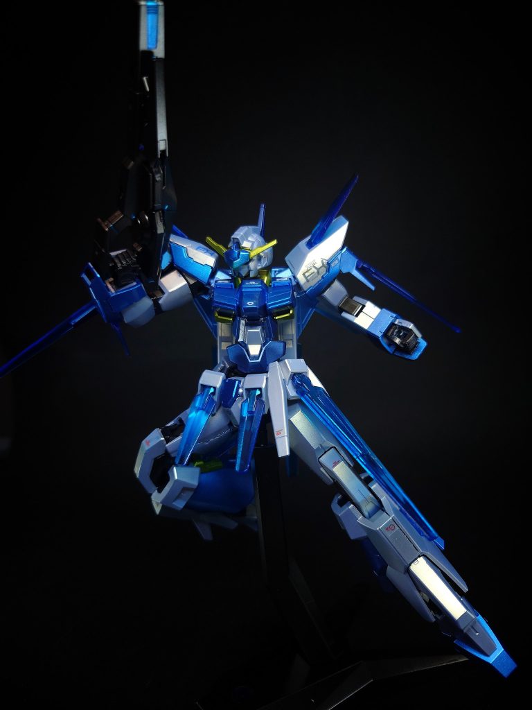 特殊機能 AGEシステム自己成長型のコンピュータシステム。蓄積した戦闘データから目的に合わせた新装備を自動工廠「AGEビルダー」で製造する。サイコフォローシステム本機に搭載されているシステム。詳細は不明だが、名称から推測するにXラウンダー能力を補助する類のシステムだと思われる。分離コアファイターに分離する。