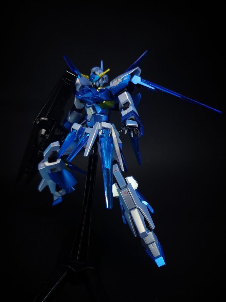 Xラウンダーとして覚醒したキオ・アスノの専用機としても調整されており、「Follow X-Rounder(Xラウンダーに追従する)」を意味する名称「FX」の由来ともなっている。Xラウンダーの希少性から、AGE-3と同様にコアファイターも搭載されているが、本機ではコクピットブロック兼バックパックに変形させ、機体に背中から嵌めこむだけとAGE-3よりも単純化されている。なお、『小説版AGE』ではAGEシステムによって生み出されたのではなく、フリット、エミリー、ロマリーらによって開発された新造機となっている。