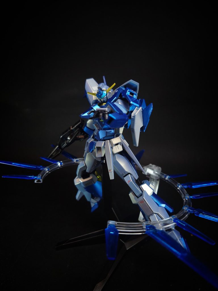 CファンネルXラウンダー用の無線式誘導兵器で、肩・腰部サイドアーマー・バックパック下部に大型を6基、肩・前腕・腰部フロントアーマー・バックパック上部に小型を8基、計14基を装備。コントロールはXラウンダー能力で行われ、オールレンジ攻撃を可能としている。シグルブレイドの技術を応用しており、攻撃対象に突撃してこれを切断する。また、機体各所に設けられたファンネルポートで自由に付け替えができ、前腕部に1基装着すれば剣として使用可能。脚部にも通常未使用のポートが存在する。