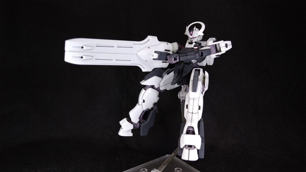 エアリアル改修型風に。劇中にない戦闘シーンもプラモデルでしっかりと設定されているのはいいですね。