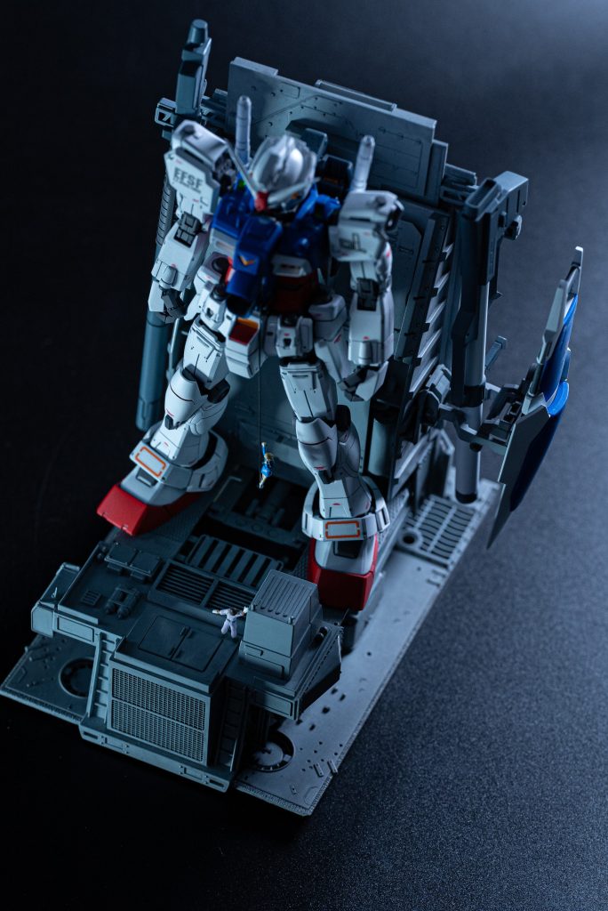 アルビオンがアナハイムからトリントン基地へ向かう途中の整備風景のひとコマを表現しました。GP01の他、144スケールのニナとモーラを配置。「ニナ―、そろそろランチにしよー」そんな会話が聞こえてきそうな風情が伝わりますと幸いです。 