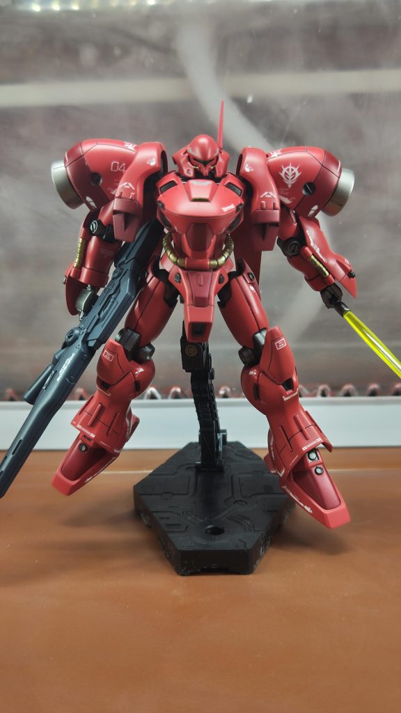 シンプルな立ち姿足伸ばしたりしてるのでプロポーションもいい感じ!しれっと右肩に04と入れてるのがチャームポイント!