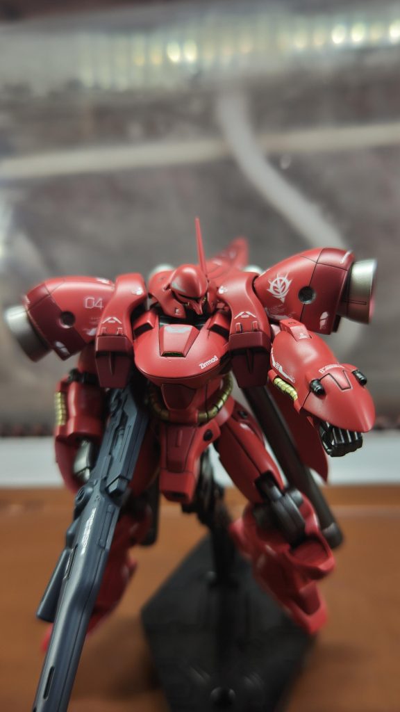 腕のマシンガンとかディテールが何もなかったので銃口を追加して色分けしましたが、とても良いです。