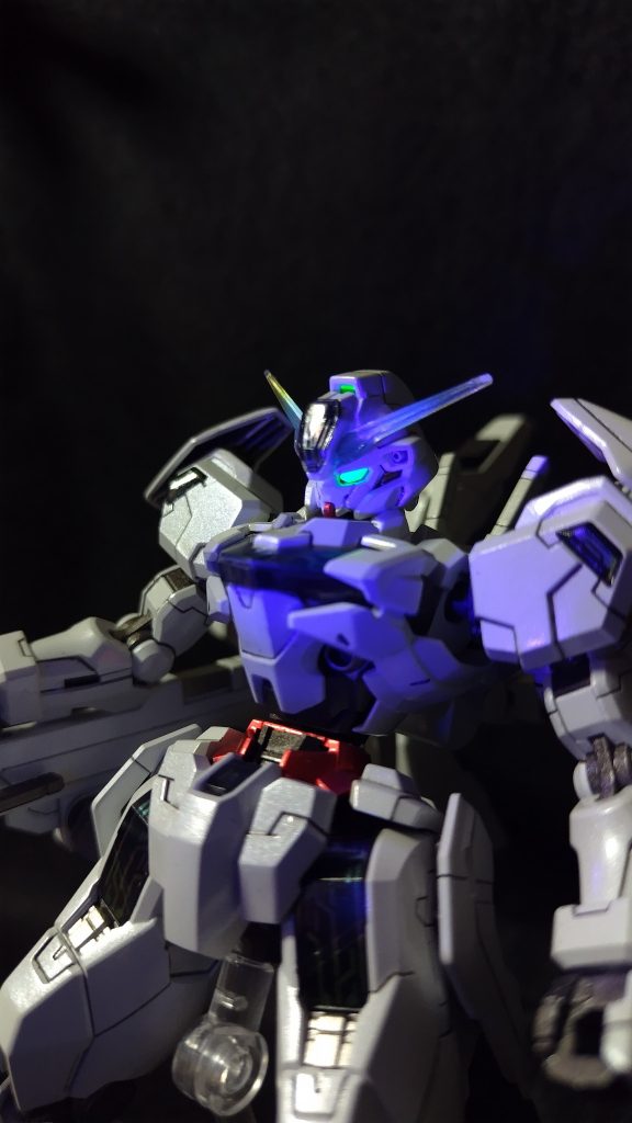 メインカメラは蛍光グリーンにしました。本当はメインカメラ以外を虹色に発光させたかったのですが…