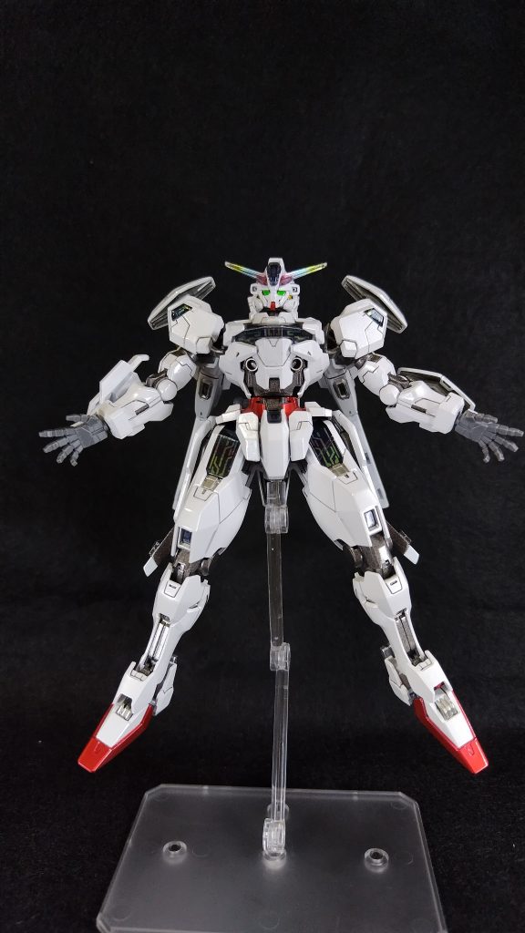 エアリアルのフライトユニットの開き手がキャリバーンにもマッチします(写真は無塗装のものです)エリクトから託されて覚醒(でいいのかな)虹色に輝くこのシーンも再現できます。感動が蘇ります。キャリバーンを楽しむには開き手は絶対にあったほうがいいと思います。メインショットの粒子化していくシーンも再現できます。