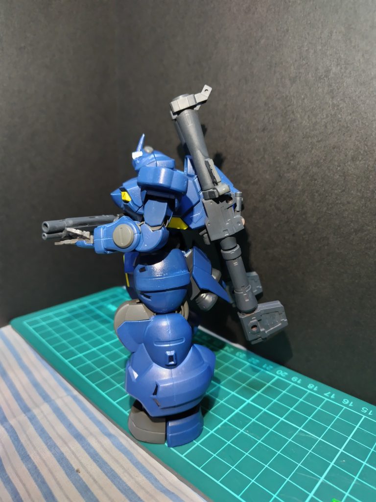 ソーンも使っていますが腰のバーニアとサーベル、それと平手くらいしかないのでほぼディランザとザウォートです