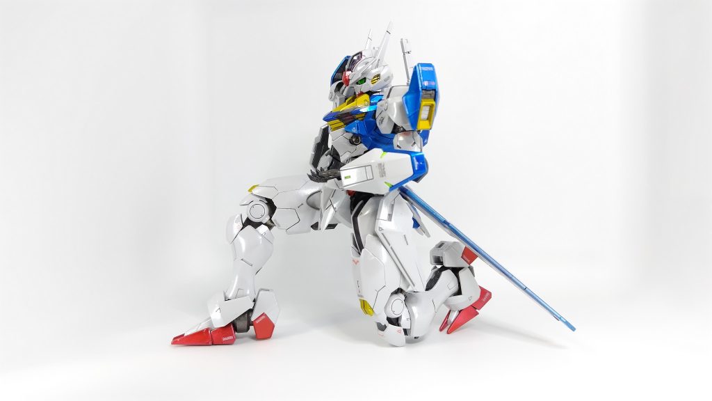 第一話のラストもカッコよく再現出来ます。白背景でもパール塗装のおかげで何とか白つぶれしなく光っています。今後からは背景にも拘っていきたくなりました。