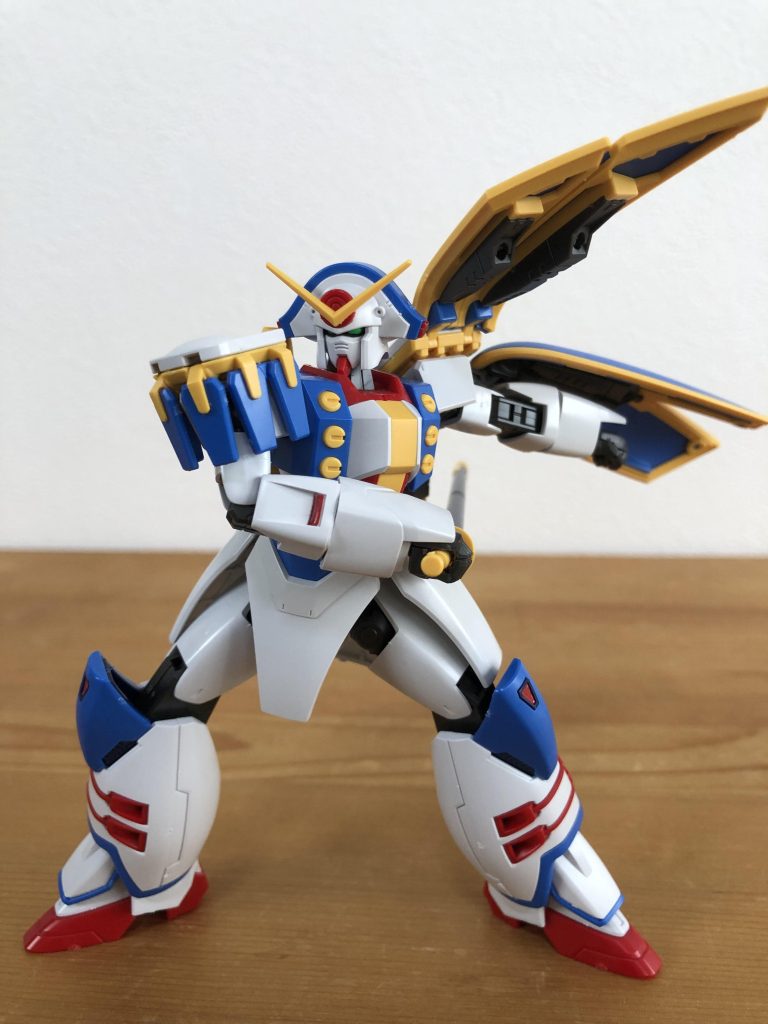 抜刀ポーズ。マントの表情付けがいい感じ。