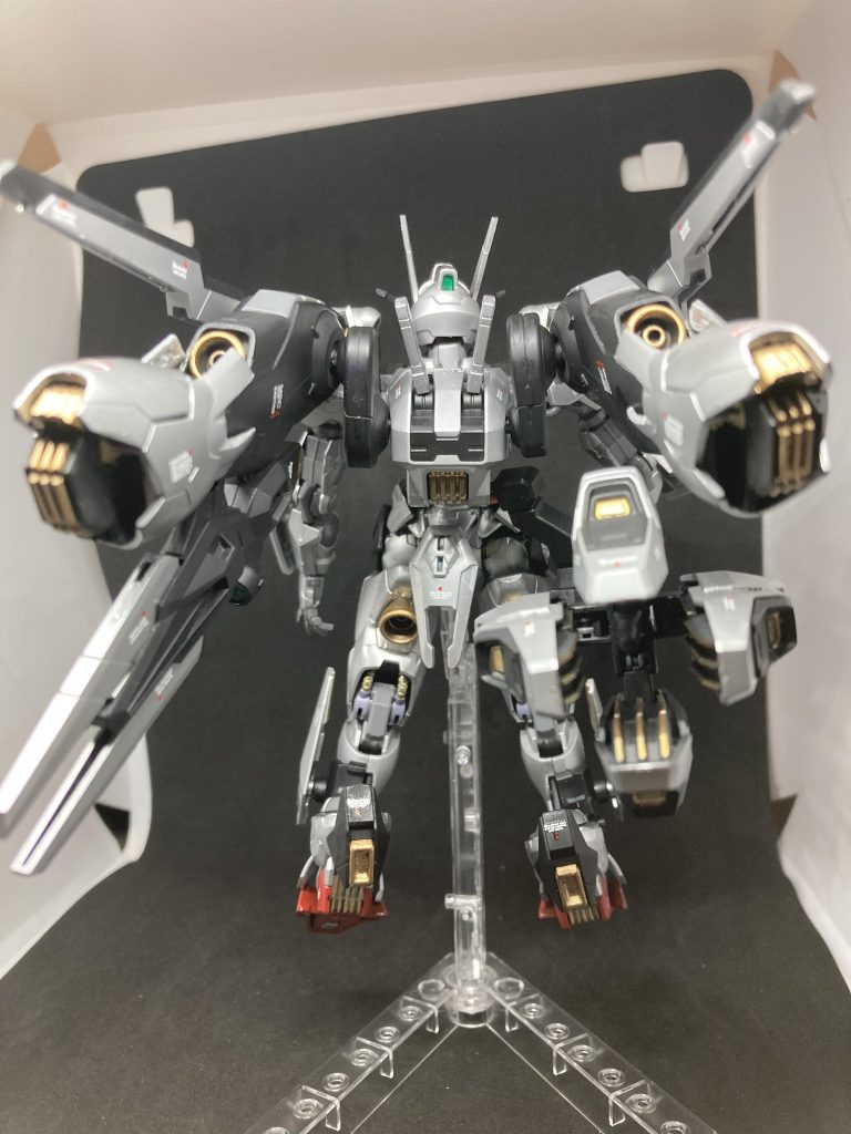 背中にはミラソウル社製フライトユニットをちょっといじって装備。