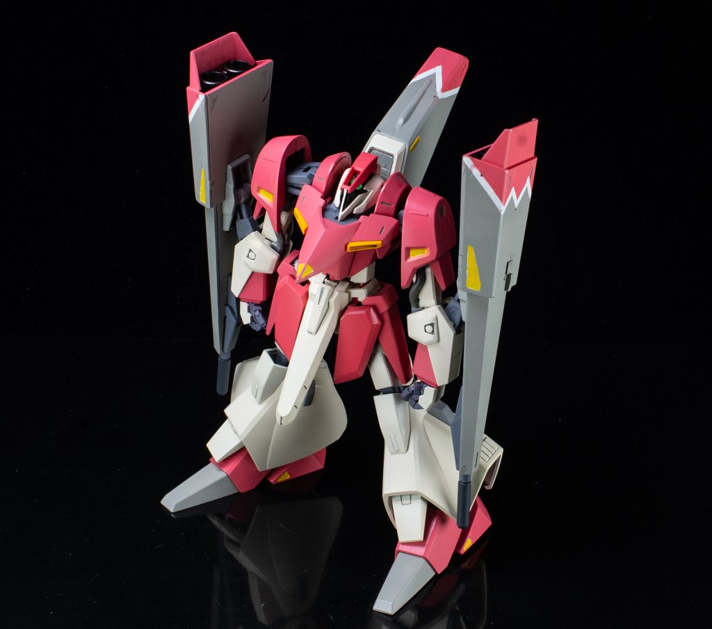 ビームガトリング付けてないバージョンも。バインダーに見られるギザギザ模様は、MA形態になった時につながるようにしたのですが、腰のポリキャップ受けが破損してしまったので、残念ながらMA形態には変形できません