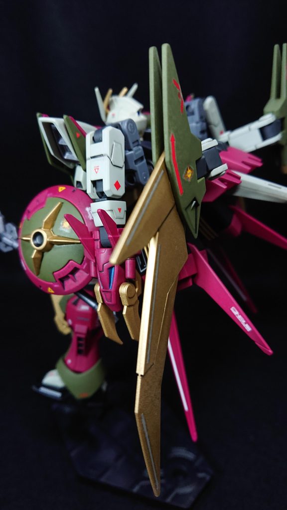 使用した塗料タミヤカラースプレー・ブラック・ゴールド・ガンメタル・ライトガンメタルエアーモデルスプレー・ダークグリーンMr.カラースプレー・ガルグレーガンダムカラースプレー・MSシャアレッド
