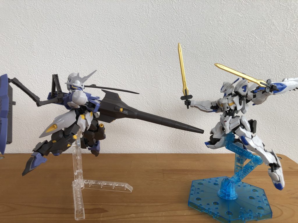 お気に入りの一枚。いい感じに光が当たってバエルソードが輝いてます。