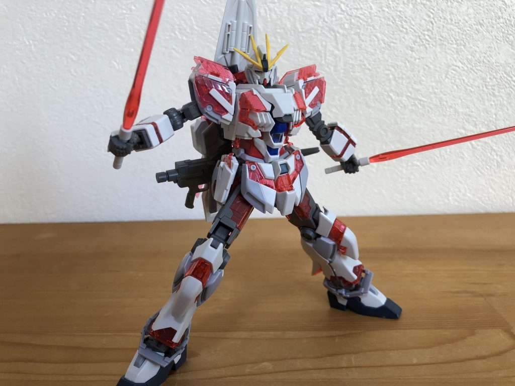 二刀流。どんなポーズでも様になりますね。