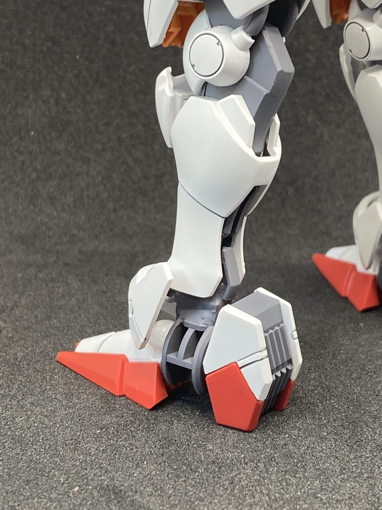 汚いですが足首の延長です。ネットで色々方法を検索しましたが、スネを切断し延長している方が多かったですが、自分の力量だと確実に汚くなると判断しこのような方法になりました。意外に違和感なく出来たのではないかと思います。