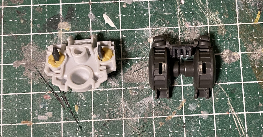 胸はシュバルゼッテの前半分からフレームと干渉する部分を切り取りプラ板をガイドにしてそのまま貼り付けています。ジャイオーンの時もそうでしたがこの辺はガンダムフレーム楽ですね。