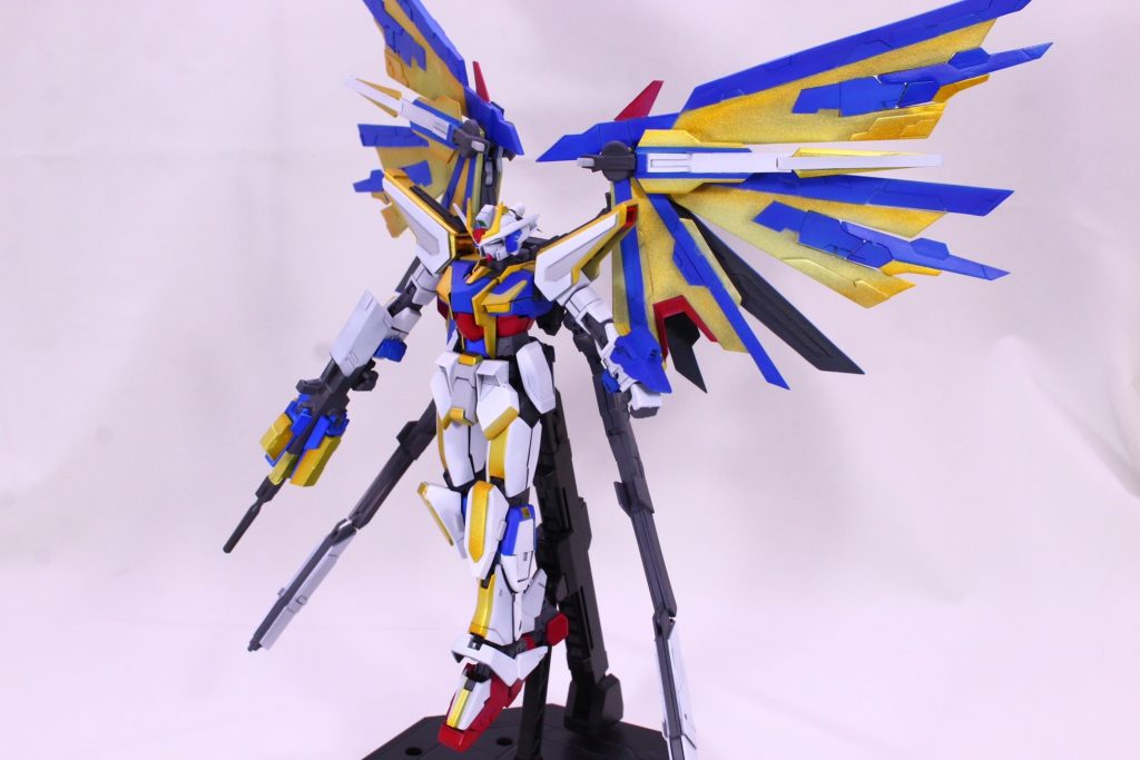 翼と武装であるエクリプスは全て展開可能です
