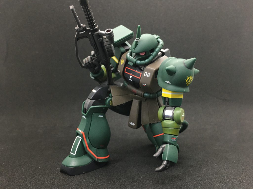 　軟質素材のスカートに換えると可動範囲の広さも相まって立て膝立ちのポーズがより決まりますね。アニメ的な動きを追求するのにうってつけなので面白い試みです。