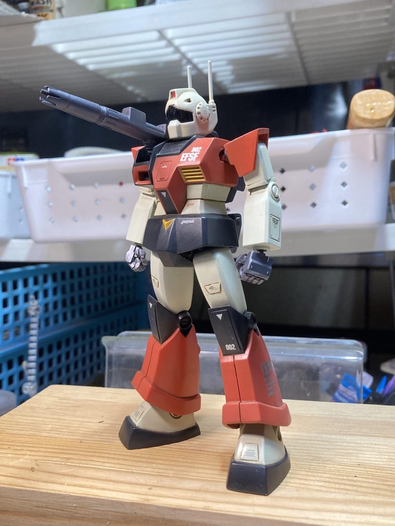 旧キットを関節の取り付けバランスを調整して作ってあります。手は別パーツに交換してみました。