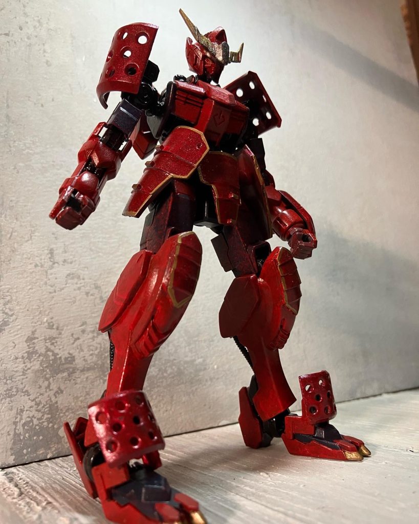 厄災戦時、火の本國から作られたガンダムフレームがあった名をバルバドスと言う搭乗者はトヨヒサ シマヅであったとされる