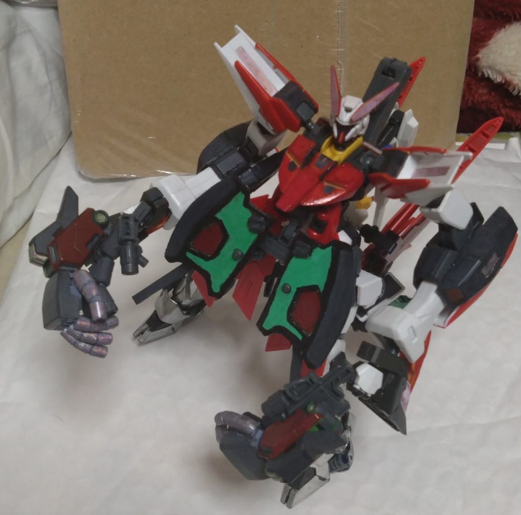 タイラントリベロの特徴、その2。それはシステム『F-マルートモード』。いくら強い武器、特に多種装備ハンドガンだけではパワータイプのMSとの格闘戦は大変……かとは思われますが、この形態にも専用のシステムが備わっております。このタイラントリベロはハルートをベースにした格闘タイプと言っても過言ではない。なぜなら、自分は『マルートモード』を格闘戦向けにやるべきだと昔から考えていたからです。『マルートモード』とは、ガンダムハルートの持つポテンシャルを完全解放してリミッター解除状態での高機動戦闘モードを実現するシステム…とのことで、自分はそれを応用してタイラントリベロの主に腕を高速に動かす状態にしようと考えました。改良も施したということで『F-マルートモード』と命名。『F』とは、『ファイティング』という意味です。多種装備ハンドガンによる高速連続パンチはGガンみたいになって熱くなることでしょう。同時に『トランザム』も可能で、更なるスピードとパワーアップができる。