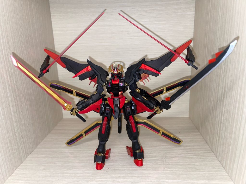 4刀流モードビームサーベルの柄はエアリアルの物がマルコシアスのコの字アームにぴったりだったので使わせてもらいました