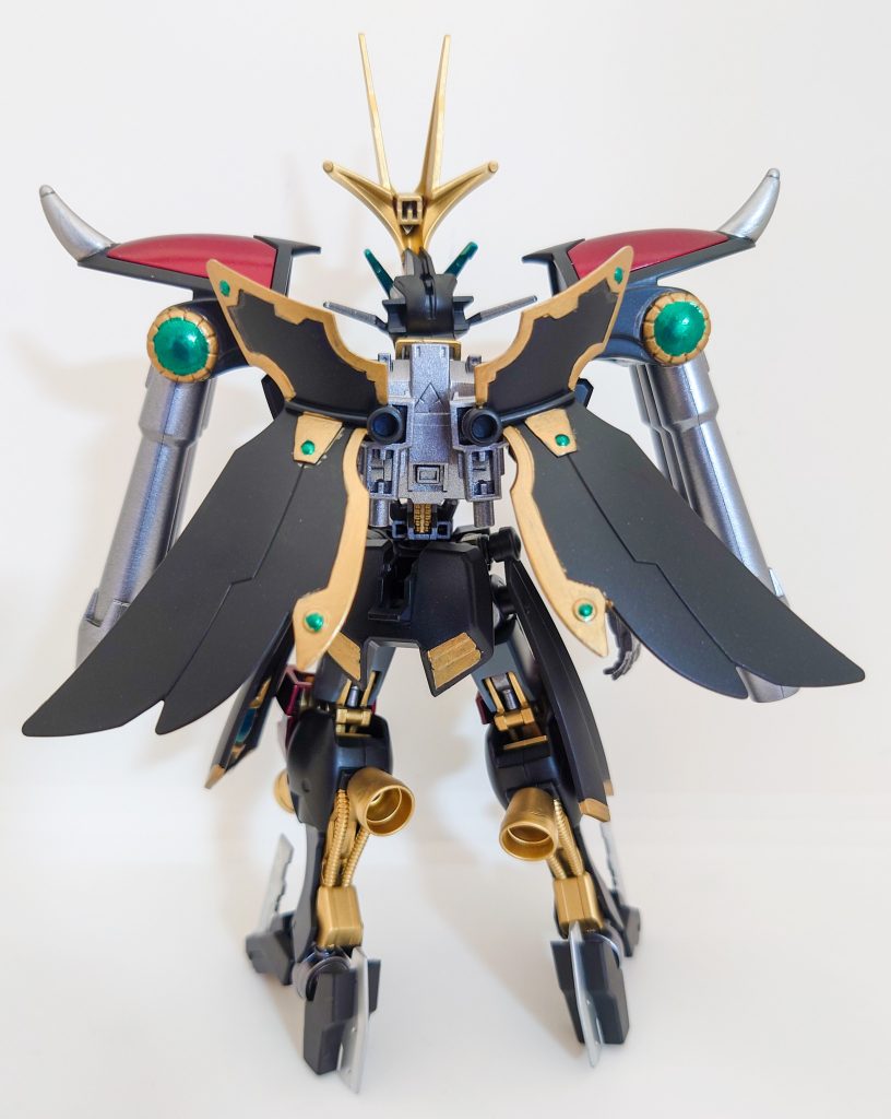 背面「王」をイメージしているので、マント風の羽パーツをつけてみました。