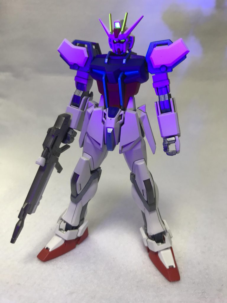 ブラックライトで光ります。