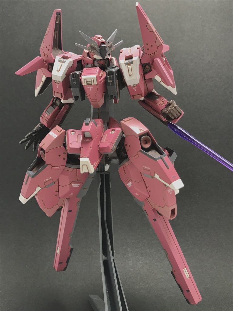 今回武器は腕のサーベルのみになりました シルエットを崩したくなかったとか偵察機的な運用をする機体という脳内設定があるからとか色々理由は考えましたが 間に合わなかっただけです暑すぎ