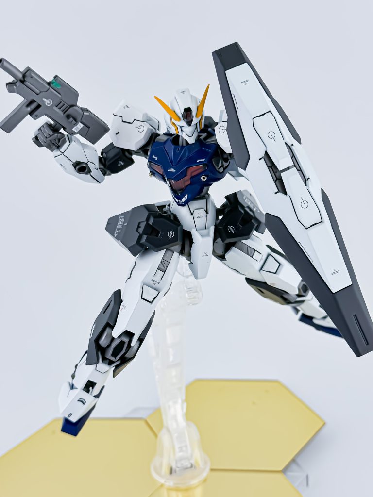 無人機のわりにシールドが大きいのが特徴ですよね。ガンダムの無人機ってシールドそもそも装備してないことの方が多いですが(ガンダムXのビットシリーズとか00のガガとか)。