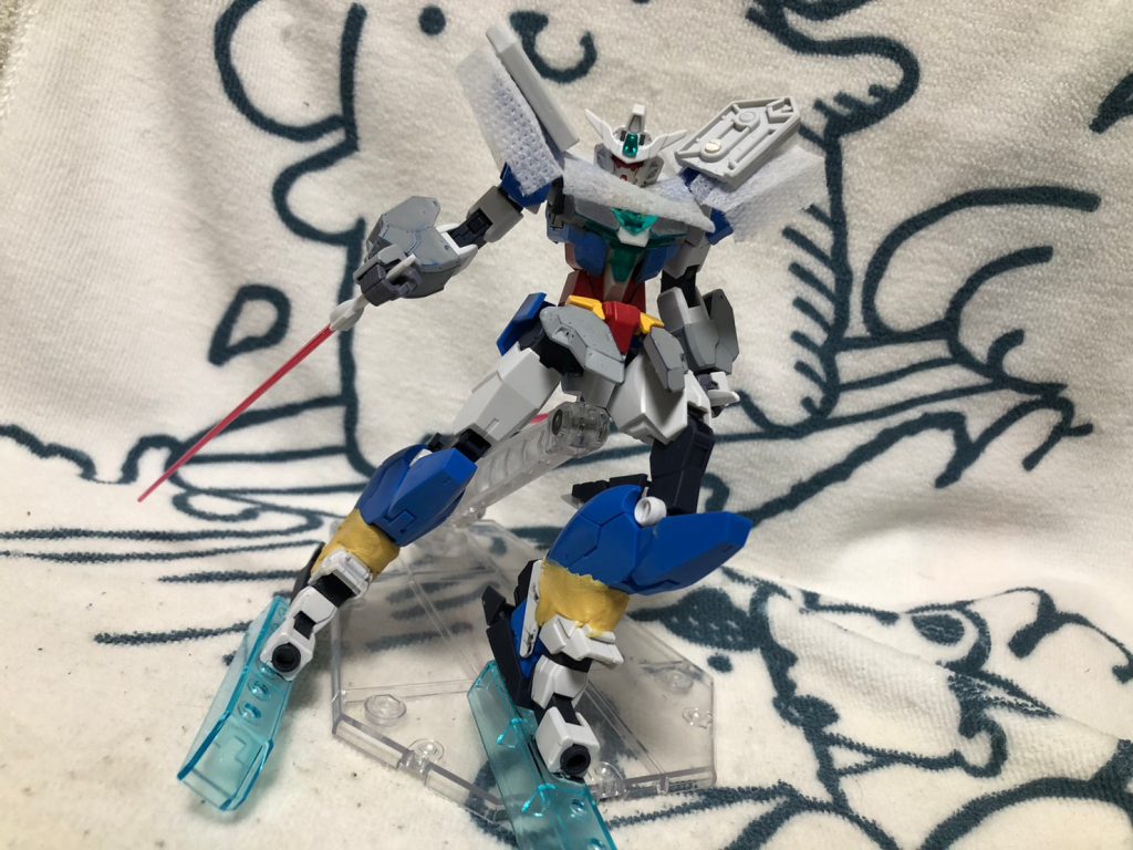 肩にバトルアームズの羽?らしきパーツが余ってたので形を整え、肩パーツと3ミリの穴を開け接続、布が入れられる様にしてます。