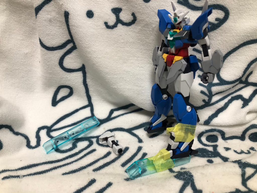 足にパテなど使い強引に接着!!