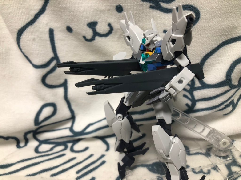 構えるために手首もフェイクνガンから