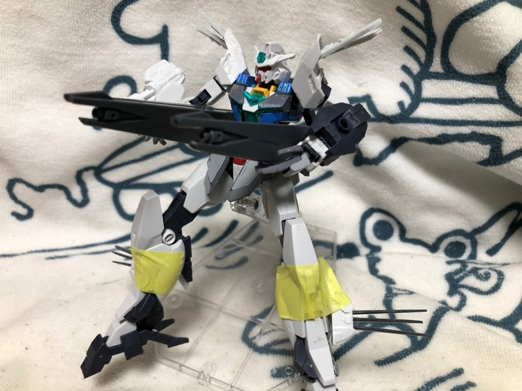 肩の放熱フィンはバトルアームアームズから拝借し肩の空いてるところにパテごと接着。
