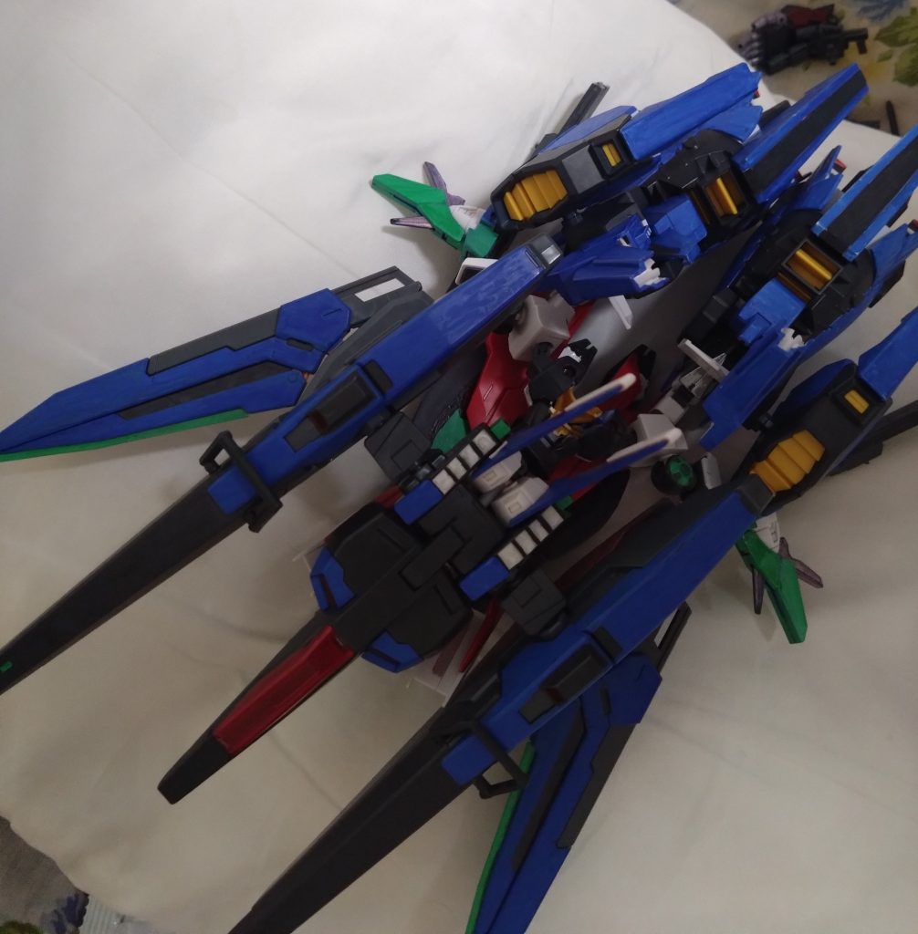 最後に。リベロにイクシードファイター、イクシードレッグアーマーの装着で戦闘機形態による超加速のイクシードリベロ。レッグアーマーを違う位置、特に後ろの脚に装着しての形態もあります。むろん、ストライドリベロにも形態を変えることが可能。リベロの形態はまだまだありますので、是非とも他の形態もご覧ください。