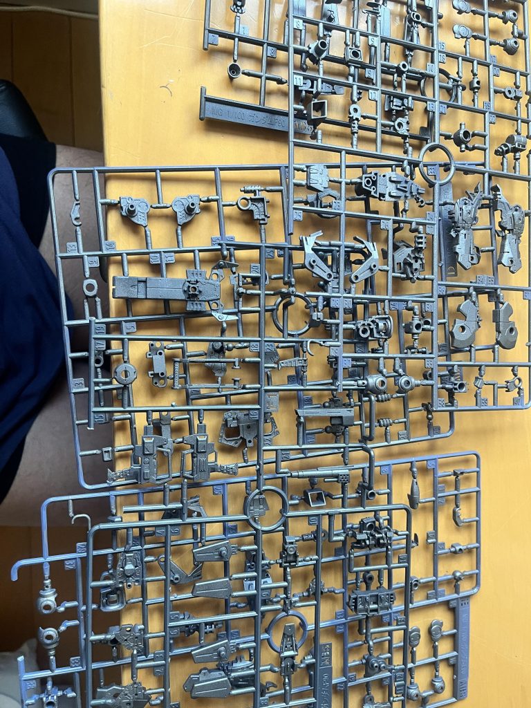 ABSパーツは水性ホビーカラー焼鉄色で一括！