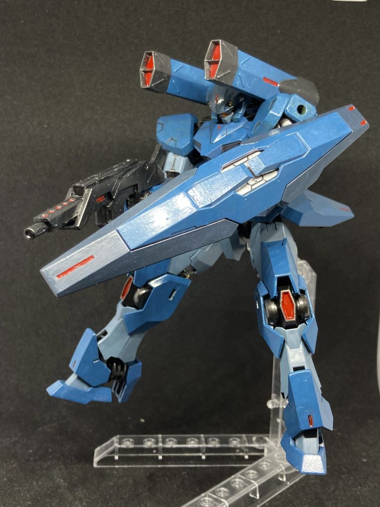 バックパックを換装した高機動仕様。ザウォートのベクタードブースターを装備した形態。