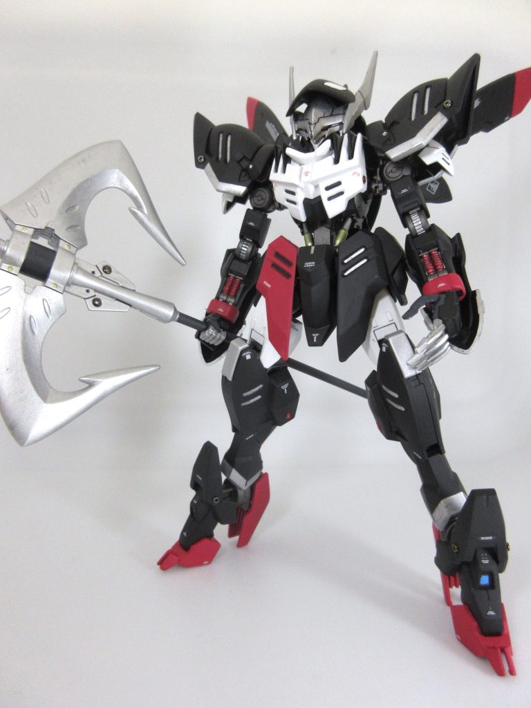 【前面】大きな改造はせず、カラーリングとポイントディテールアップで仕上げました。非対称のフロントスカートが気に入っています。