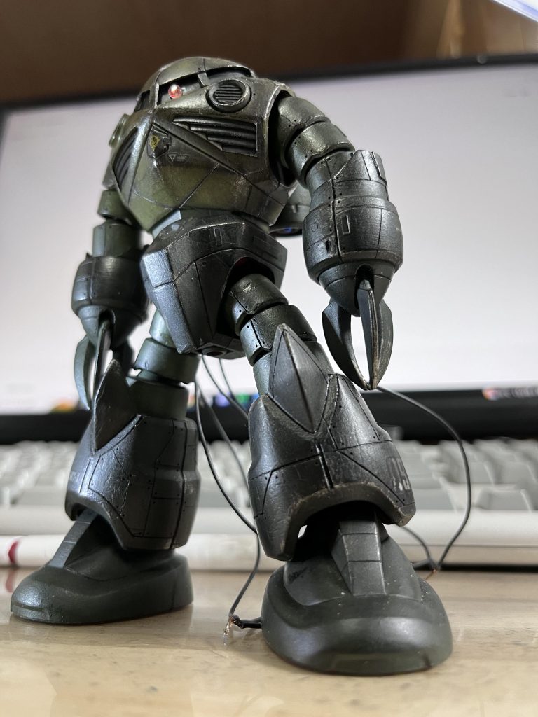 明るい所ではムギ球のコードがバレバレですね🤪そもそも作りが汚い。