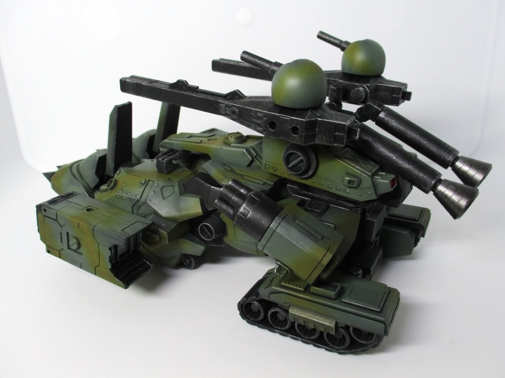 後ろから。見えませんがグスタフカール脚のふくらはぎには30MMの履帯パーツをつけてます。砲塔部分はスクラッチです。
