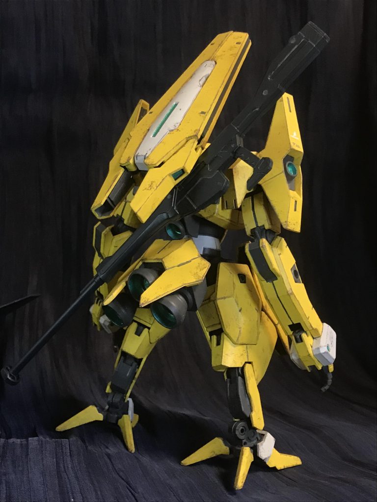 「うちもメタス欲しいよ、地上で使えるやつ!」というカラバの無茶振りに頭を抱えたアナハイムがなんとかこさえた全地形対応支援MSメタソーン。