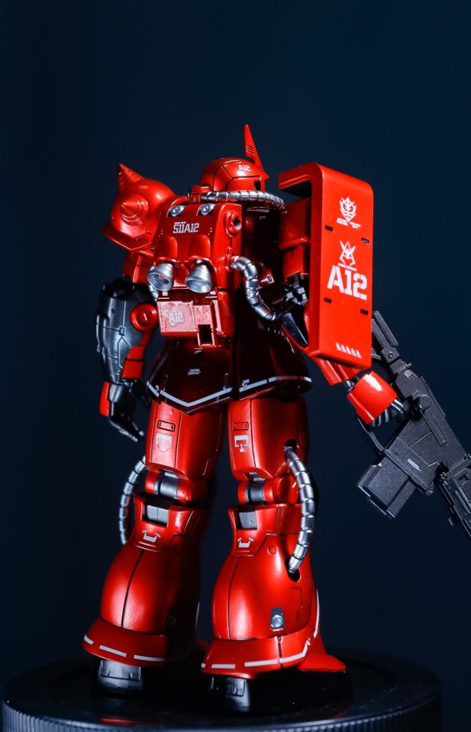 バックショット！デカールはRG用を使いましたがやはりパーツの大きさが合っていないのか線の切れ目が合っていませんね😅