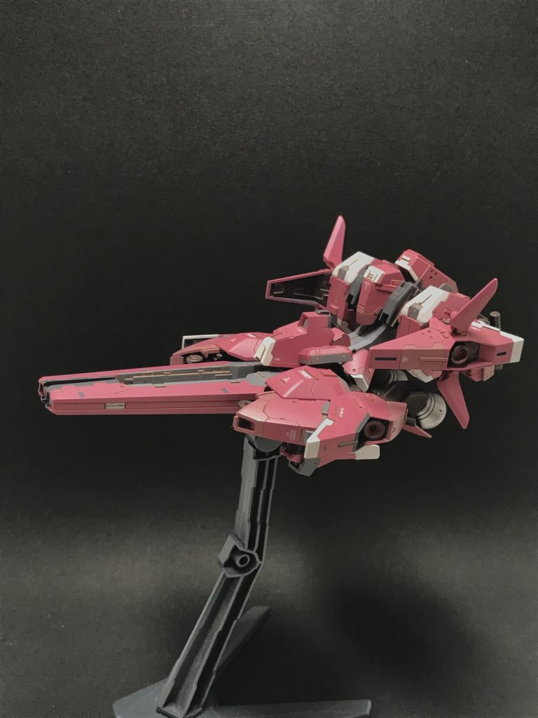 といって頭とバックパックを付け替えるだけの単純変形〜