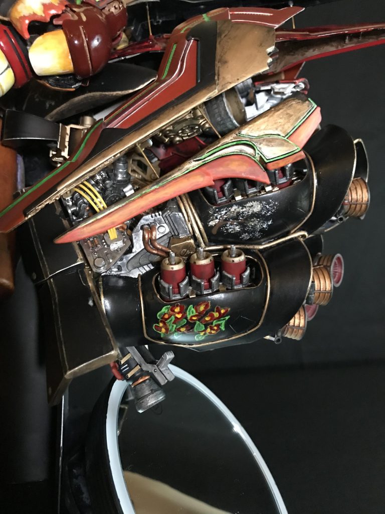 左側上は 冬の松左側下は 椿