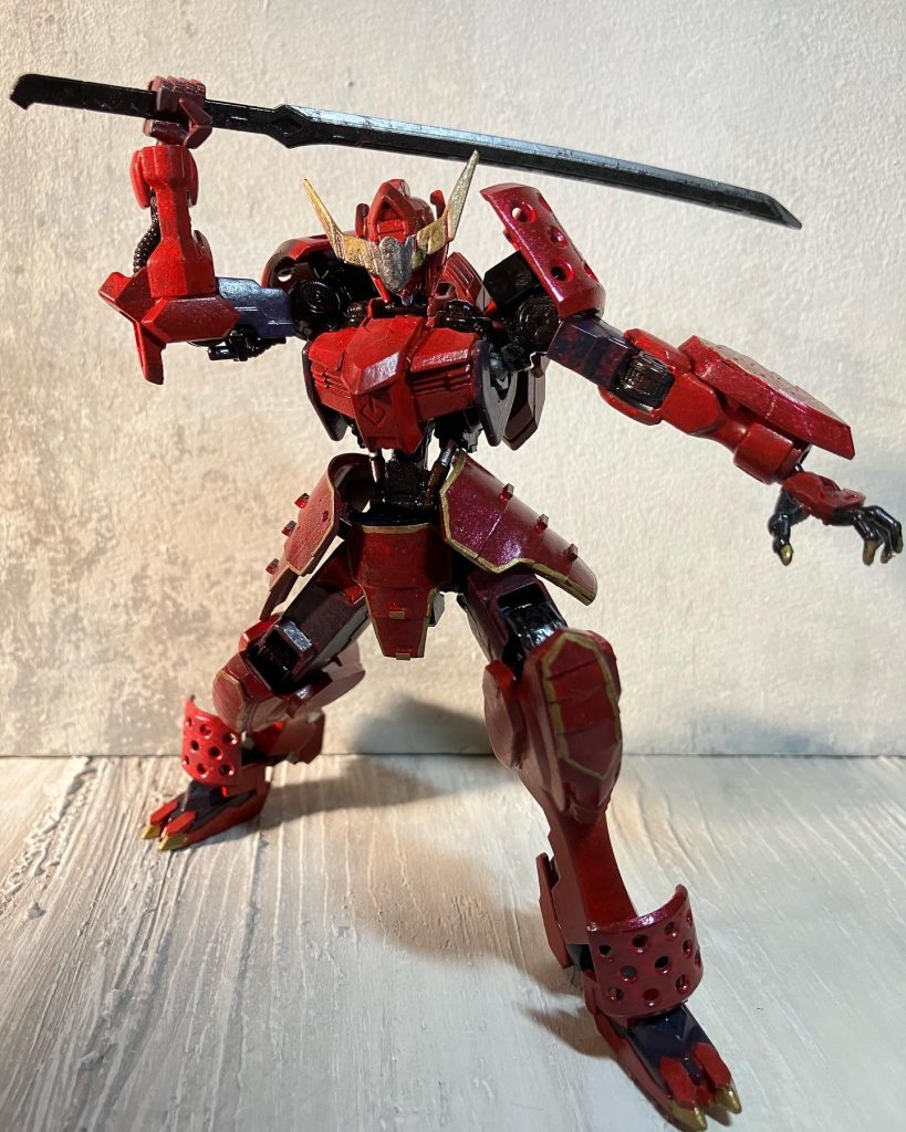 かの昔、サムライと言う戦士達が居たトヨヒサ シマヅは、その流れを組んでいたと言われ戦闘スタイルは示現流であったとされる