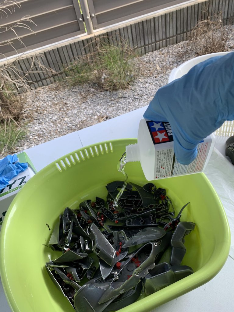 泣く泣く塗料を落としてたら